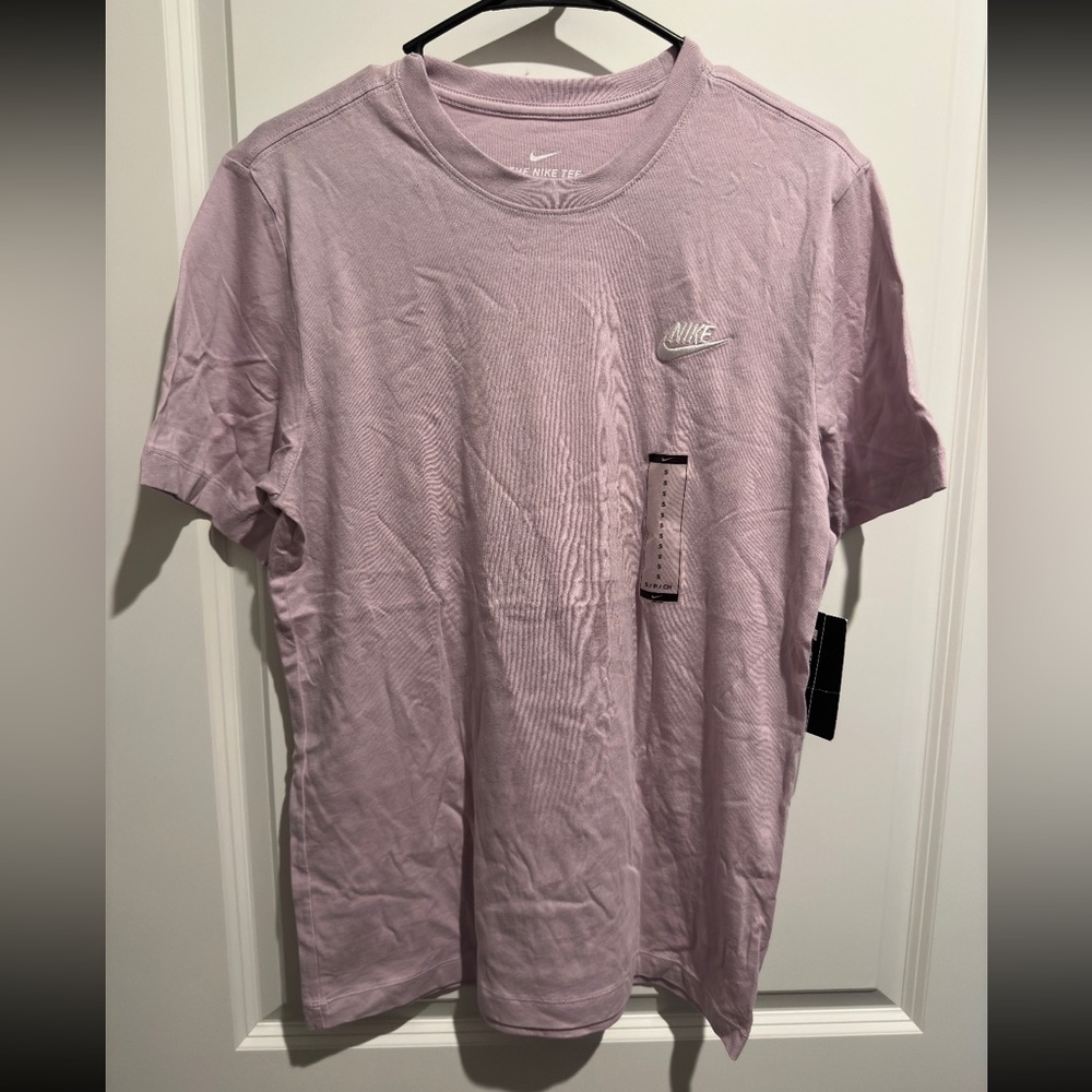 Men lavender brand new Nike t-shirt